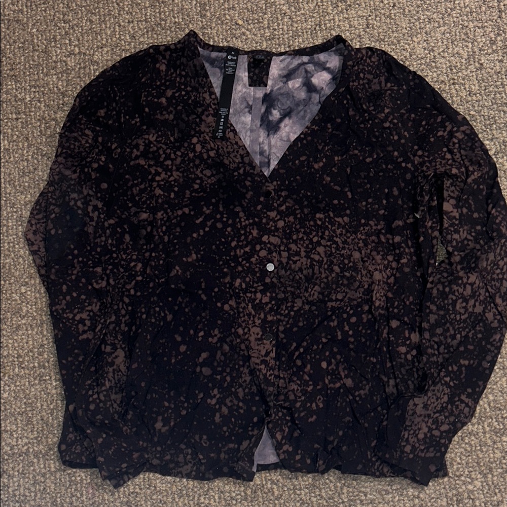 Lululemon Athletica brown, and black button up blouse lab style
